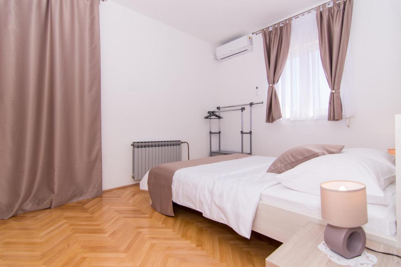 Apartmani Mlacic Donji Okrug  エクステリア 写真